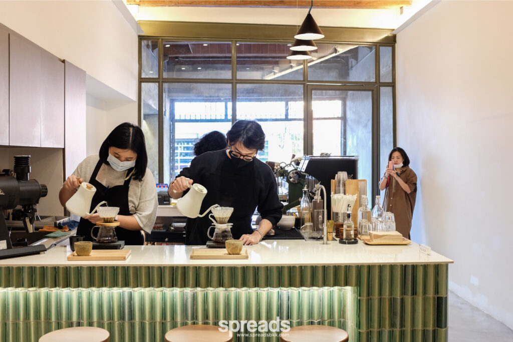 la cabra thailand barista brewing coffee